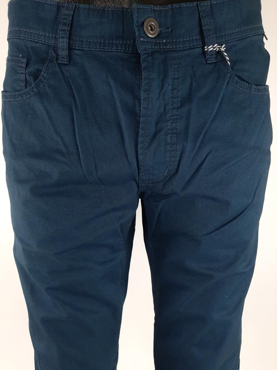 Pantalons of broek, jeans of spijkerbroek, zoek niet verder Pantalons of broek, jeans of spijkerbroek, zoek niet verder