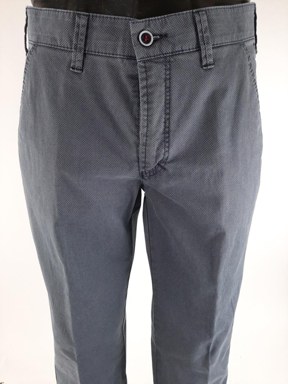 Pantalons of broek, jeans of spijkerbroek, zoek niet verder Pantalons of broek, jeans of spijkerbroek, zoek niet verder